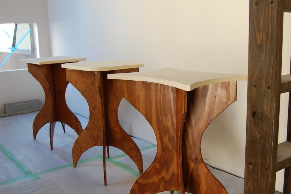 [写真]合板で小さなテーブルをつくりました。